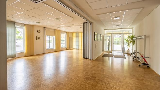 Dieses Bild zeigt die lichtdurchfluteten Innenräume des Bürgerzentrums Farrenstall Dieses Bild zeigt die lichtdurchfluteten Innenräume des Bürgerzentrums Farrenstall